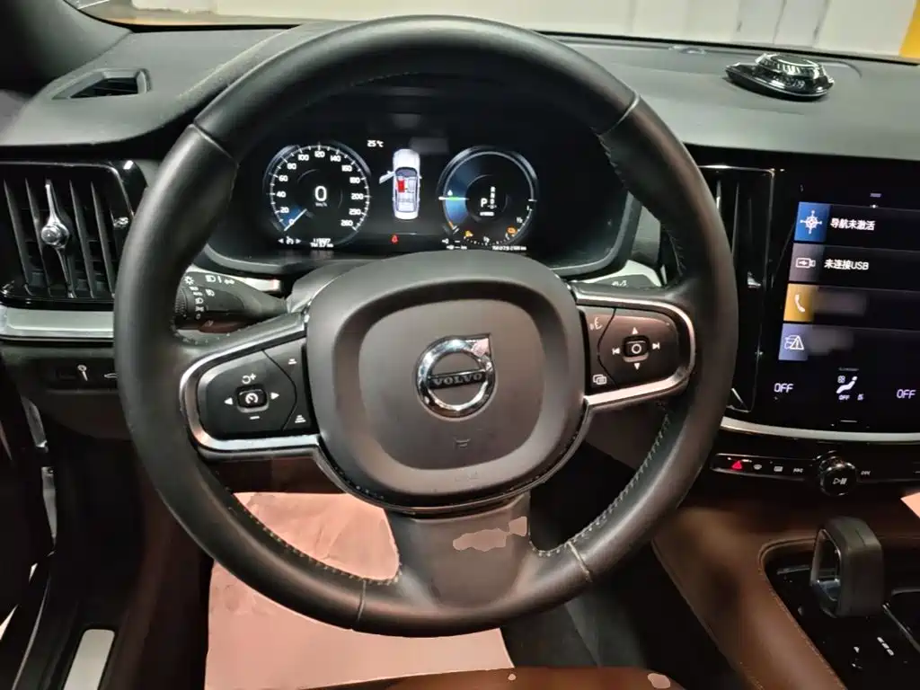Volvo S60 PHEV — миниатюра 11