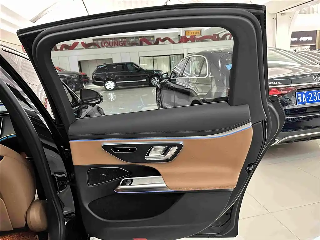 Mercedes-Benz E-Class — миниатюра 31