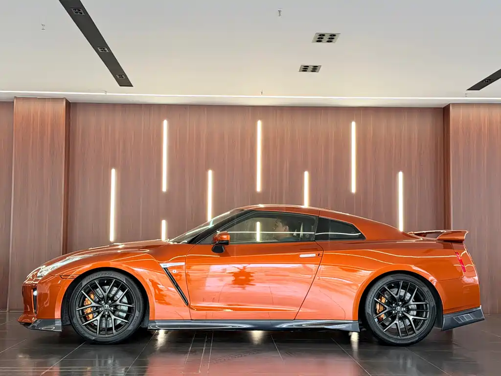NISSAN GT R