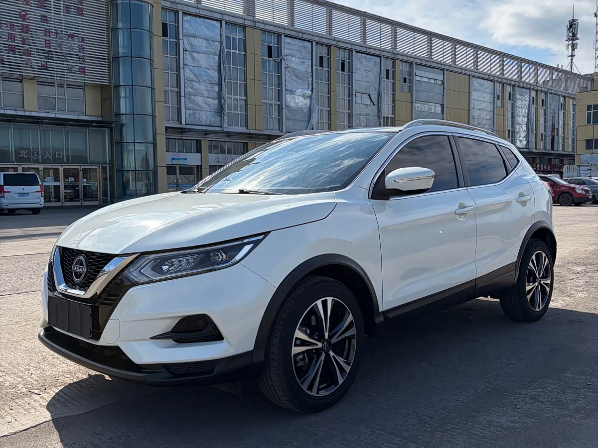 Nissan Qashqai 2.0 л 2023 г. Белый, пробег 10000 км