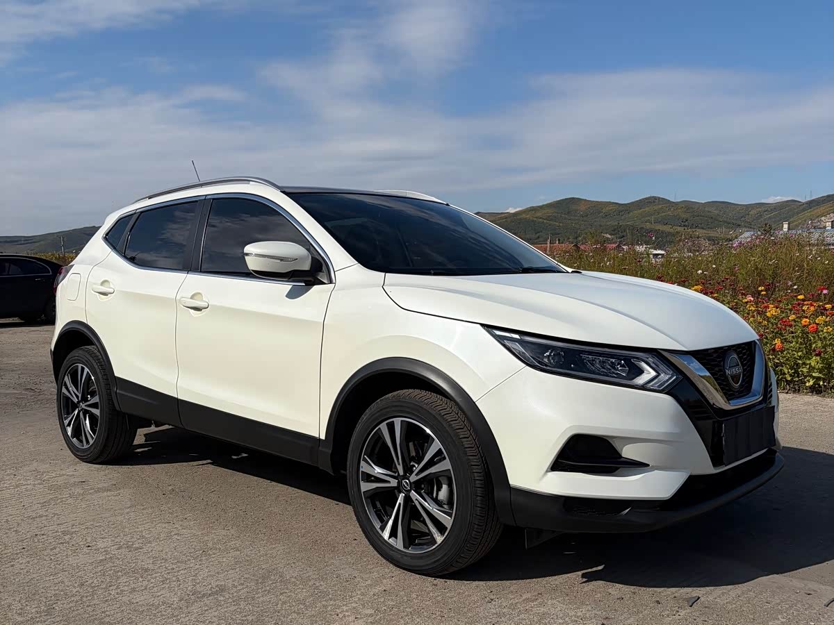 Nissan Qashqai 2.0 л 2023 г. Белый, пробег 10000 км