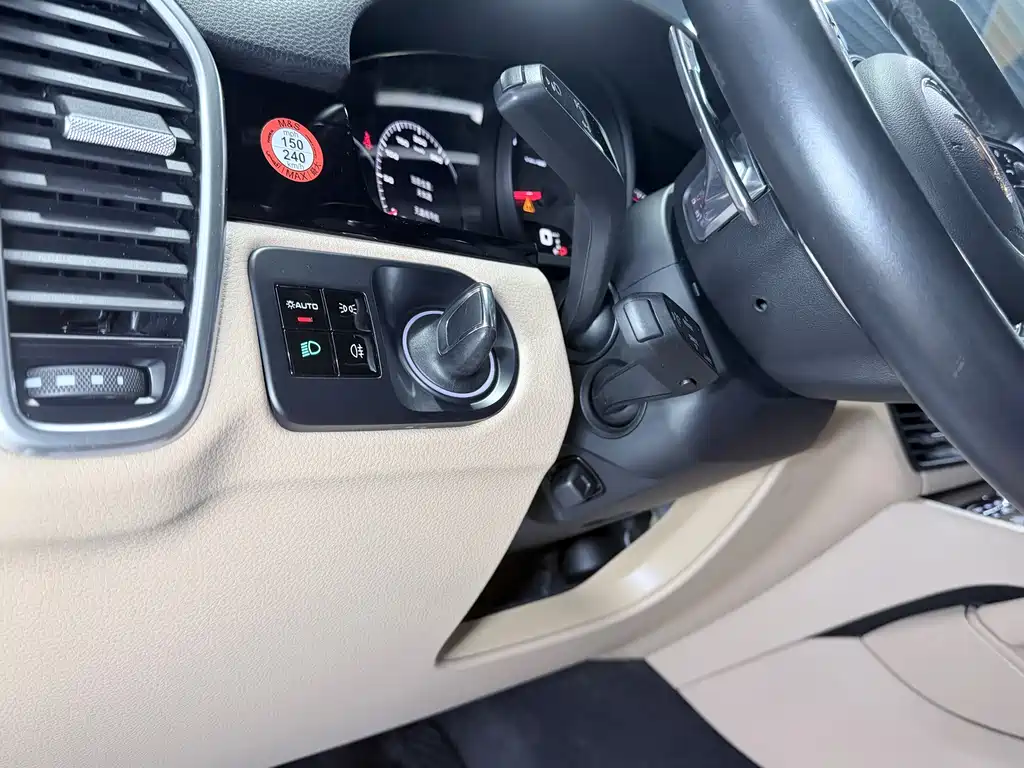 Porsche Cayenne — миниатюра 4