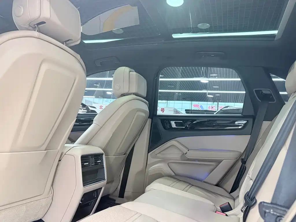 Porsche Cayenne — миниатюра 10