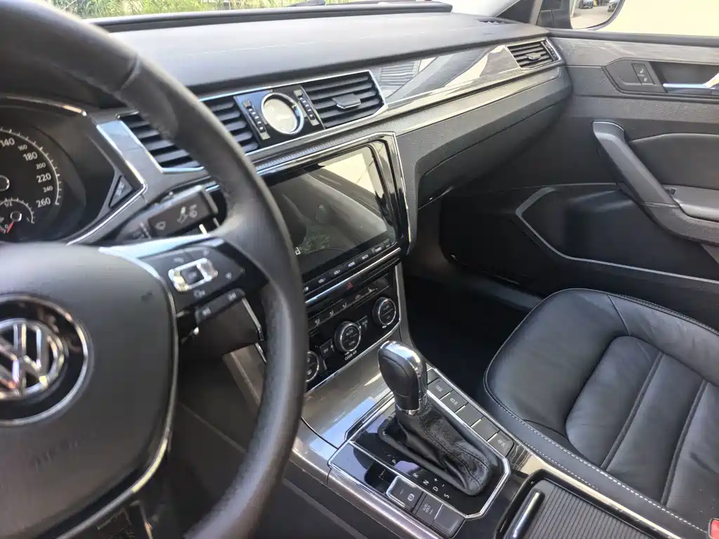 Volkswagen Passat — миниатюра 21
