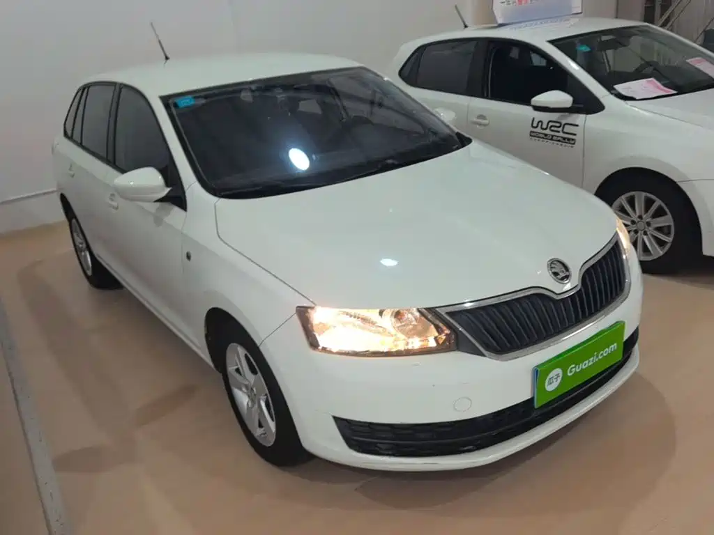 Skoda Rapid Spaceback — миниатюра 4
