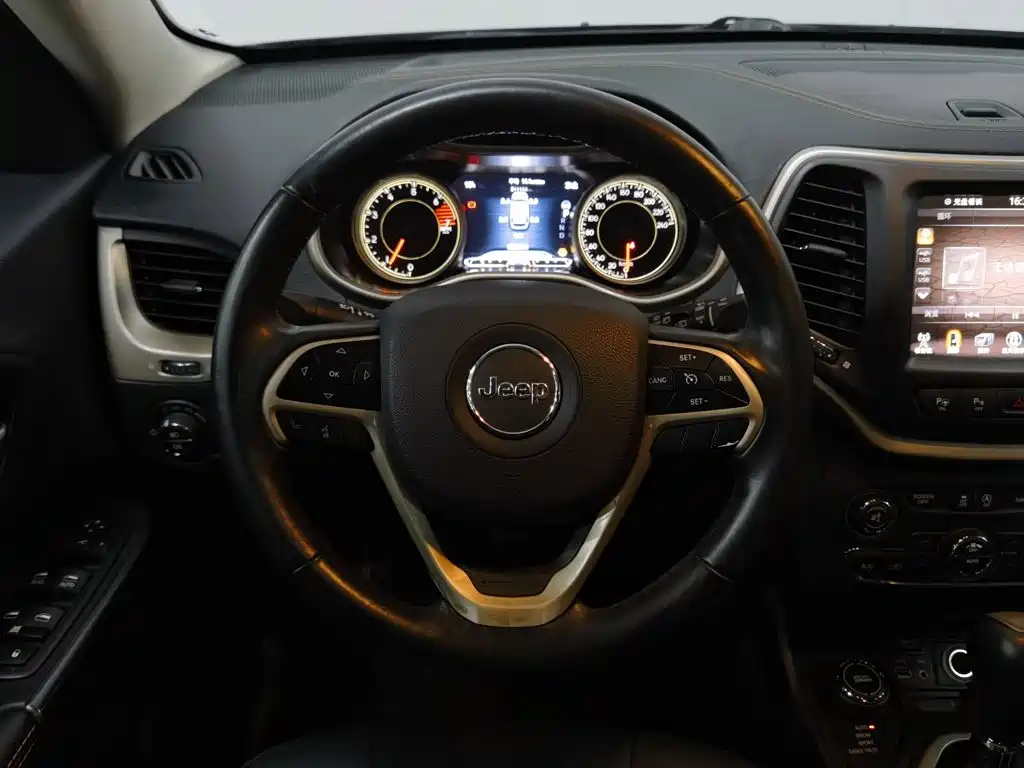 Jeep Cherokee — миниатюра 11