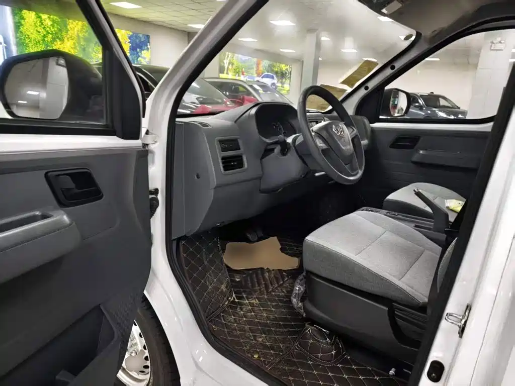 Wuling Yangguang — миниатюра 16