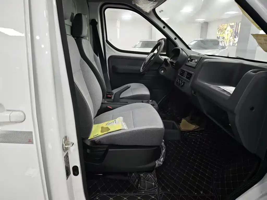 Wuling Yangguang — миниатюра 25