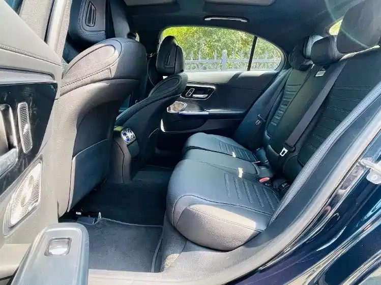 Mercedes-Benz C-Class — миниатюра 6