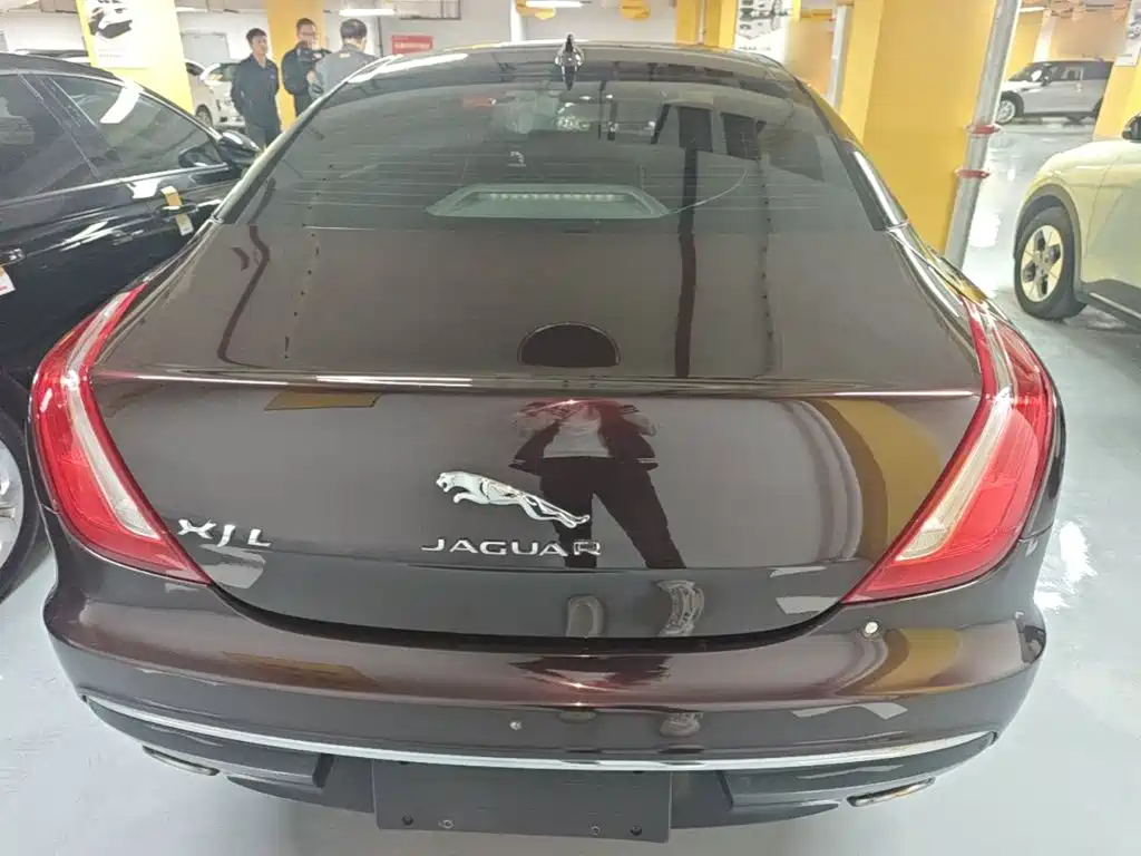 Jaguar XJ — миниатюра 6