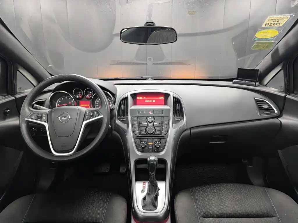 Opel Astra — миниатюра 8