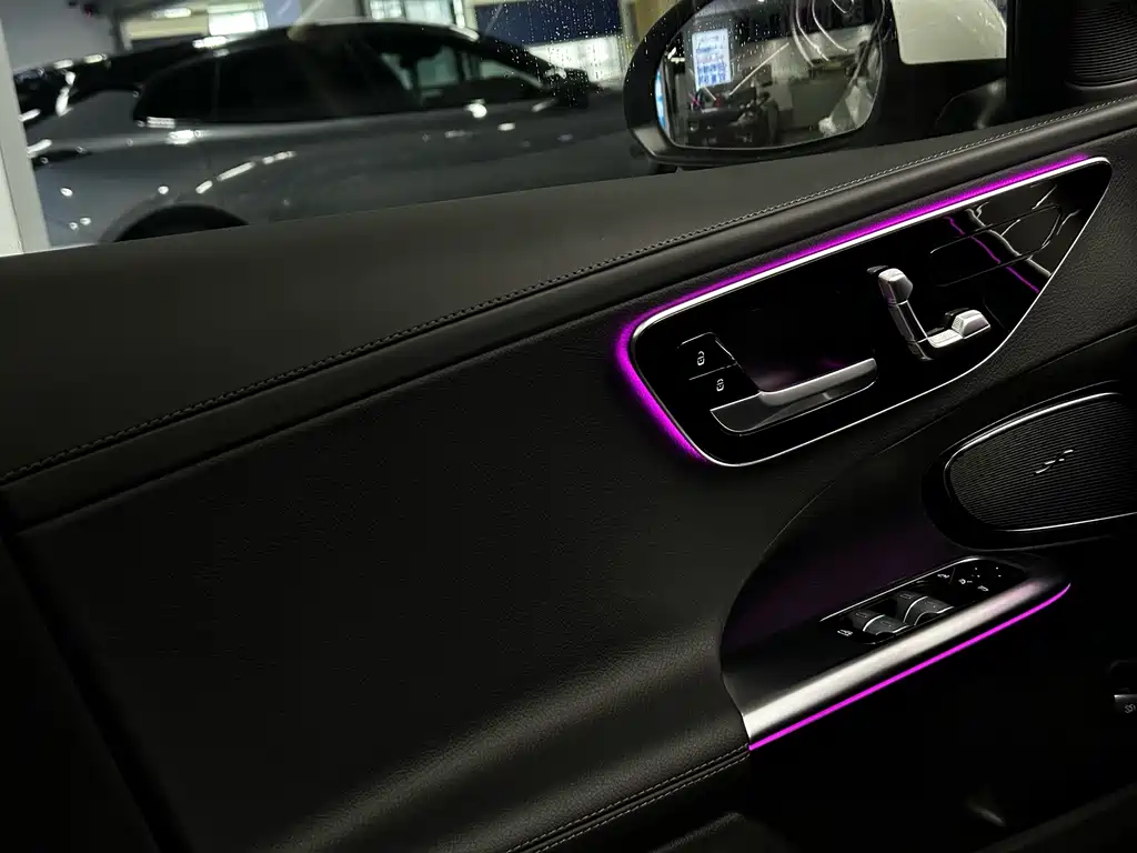 Mercedes-Benz C-Class — миниатюра 11
