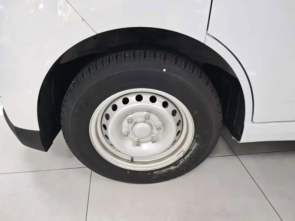 Wuling Yangguang — миниатюра 23