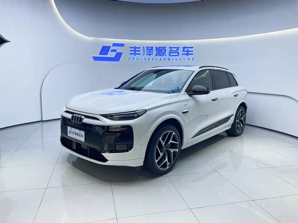 AUDI Q6L E TRON