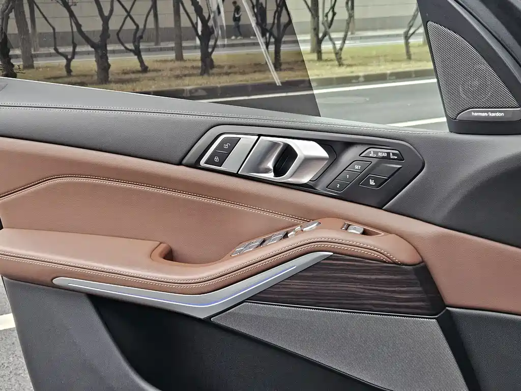 BMW X7 — миниатюра 21