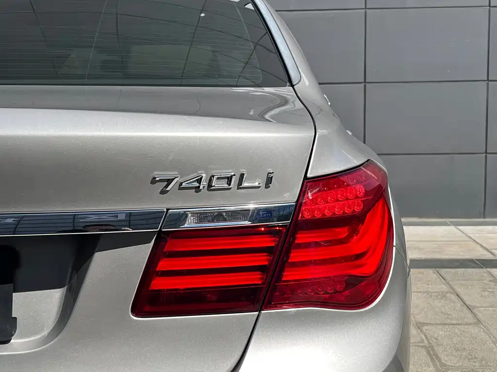 BMW 7 Series — миниатюра 24