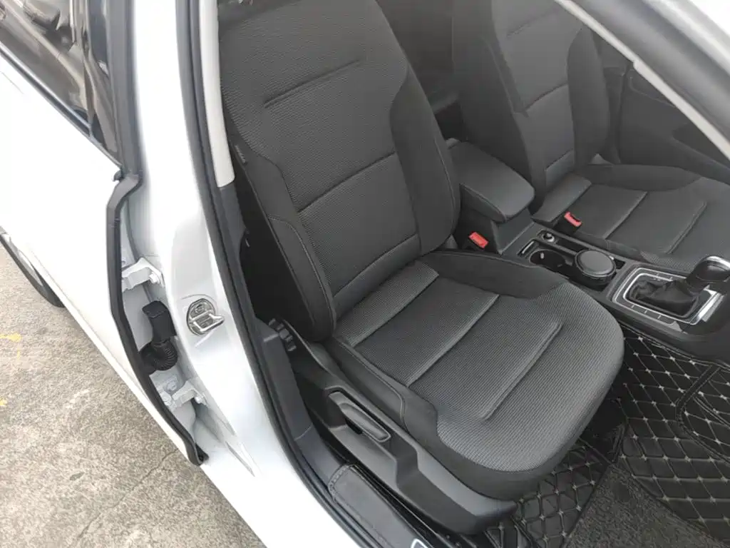 Volkswagen Golf — миниатюра 25
