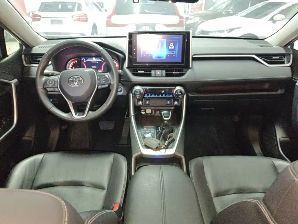 Toyota RAV4 — миниатюра 10