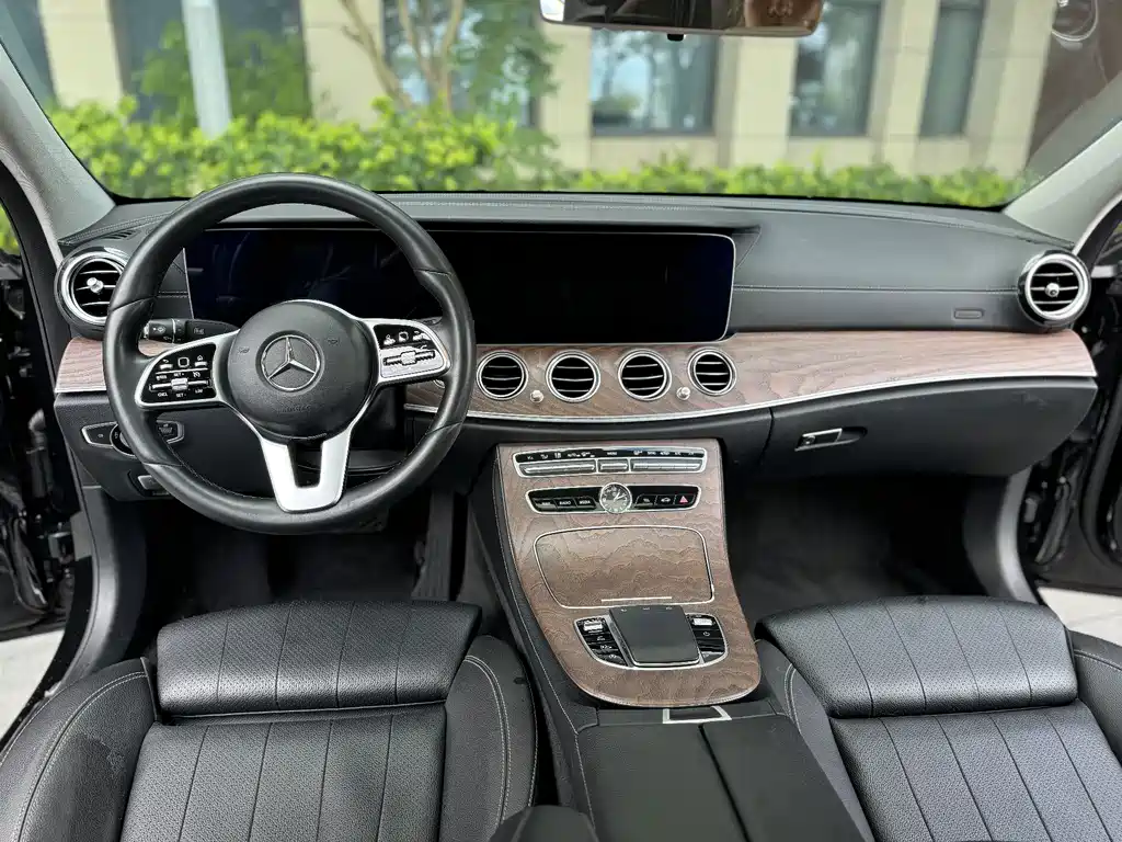 Mercedes-Benz E-Class — миниатюра 4