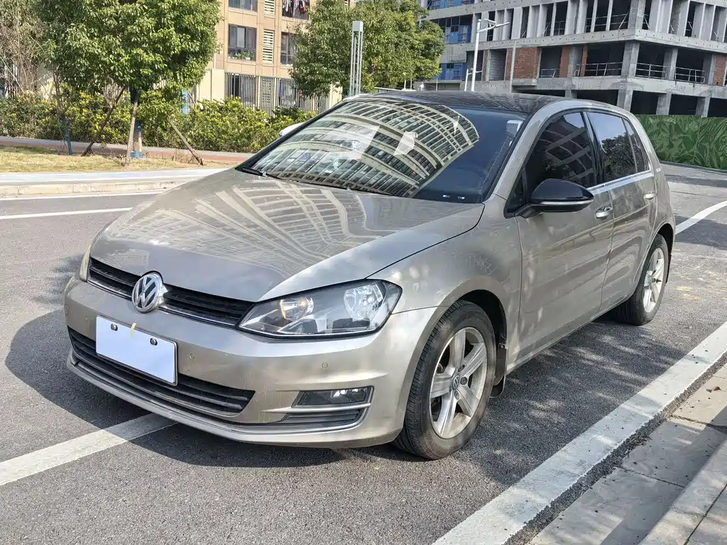 VOLKSWAGEN GOLF