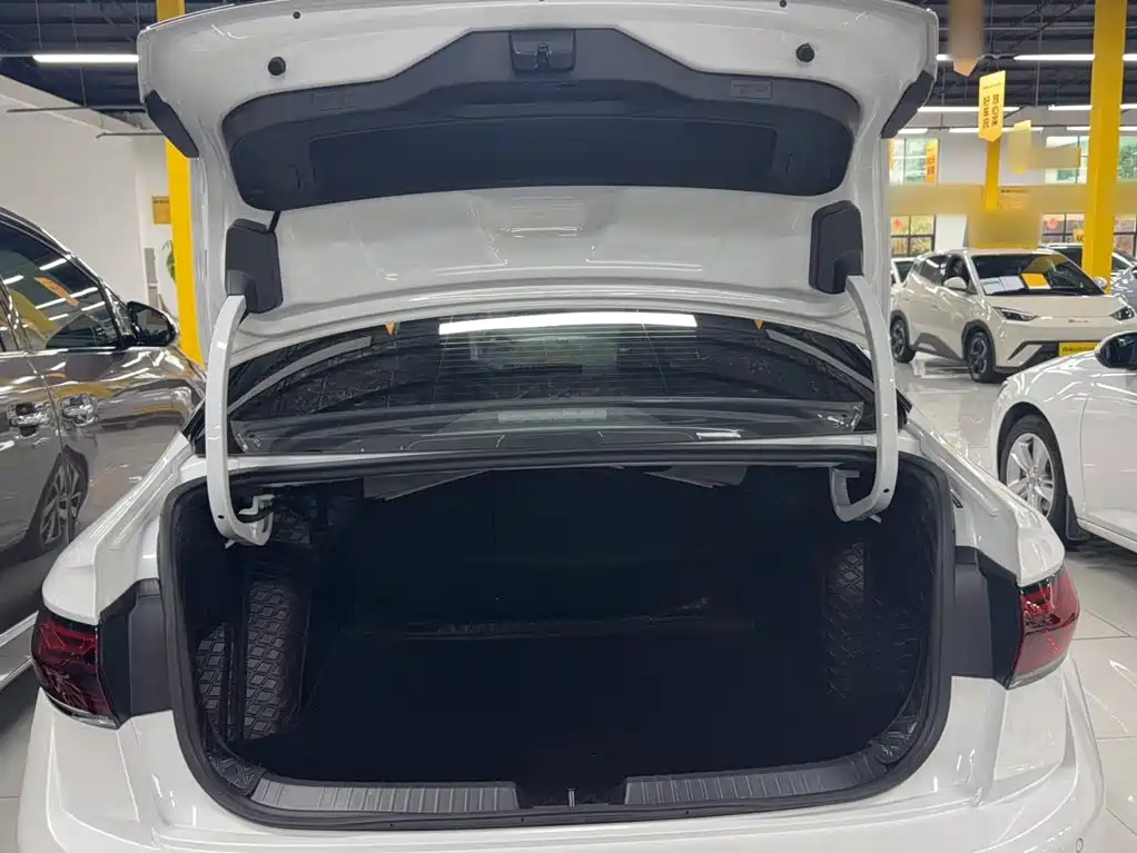 Volkswagen Sagitar — миниатюра 15