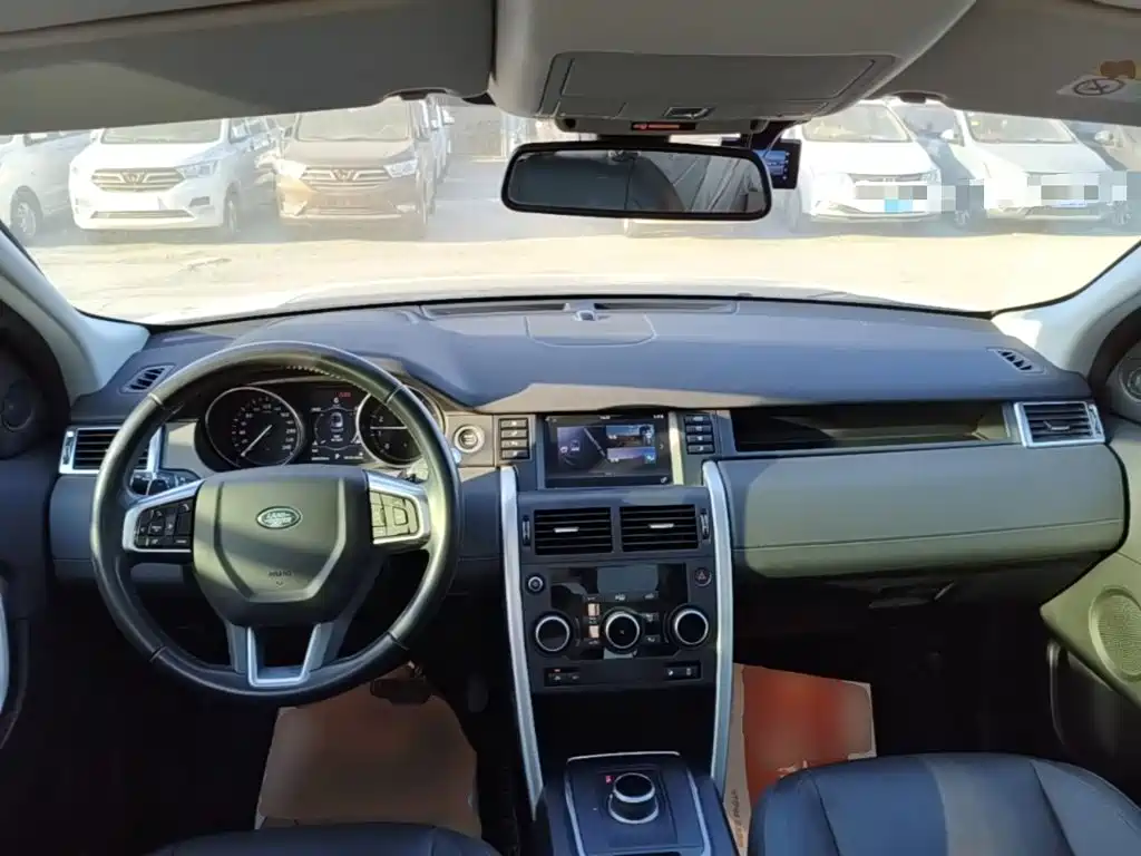 Land Rover Discovery Sport — миниатюра 10