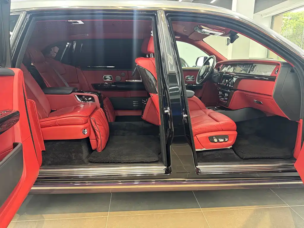 Rolls-Royce Phantom — миниатюра 15