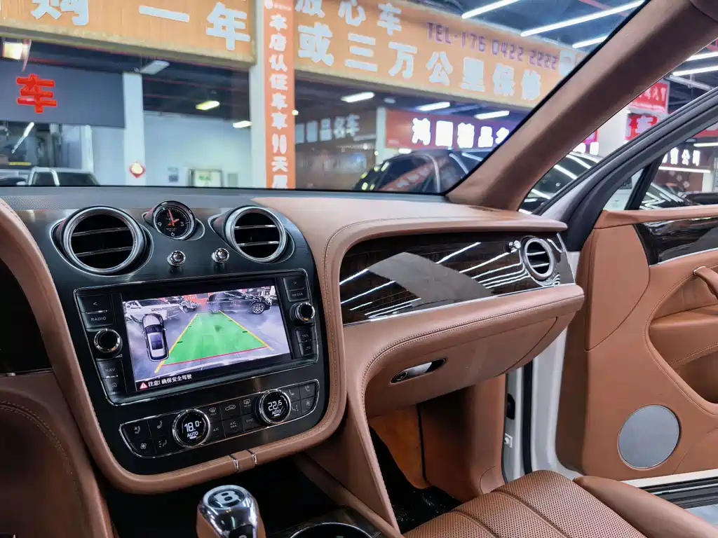 Bentley Bentayga — миниатюра 9