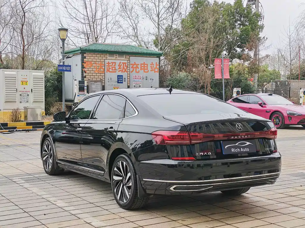 Volkswagen Passat 2022 330TSI Luxury