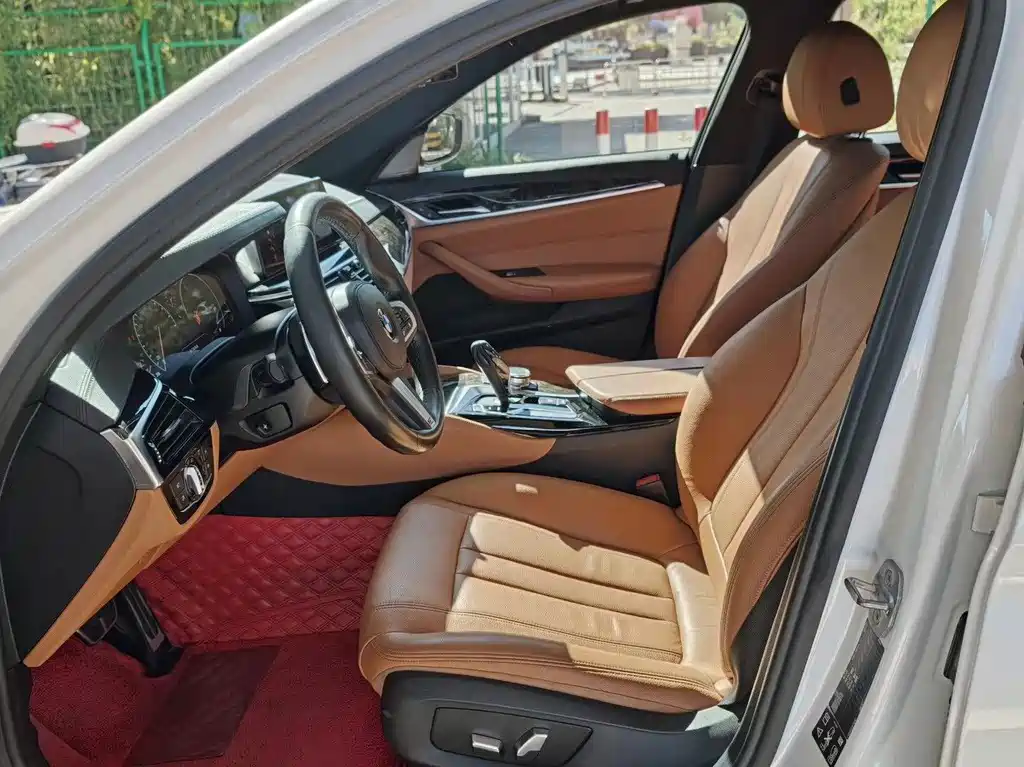 BMW 5 Series — миниатюра 8