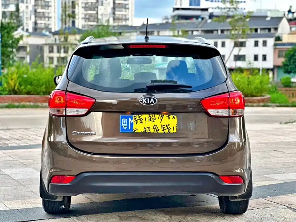 Kia Carens — миниатюра 5