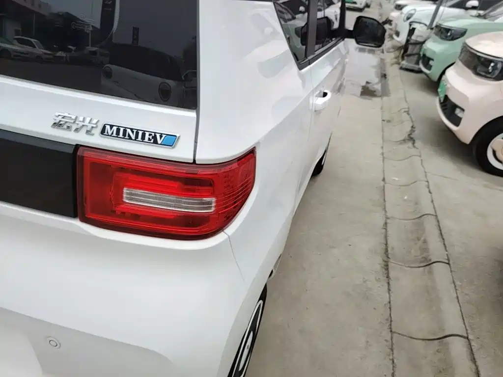 Wuling MINIEV — миниатюра 8