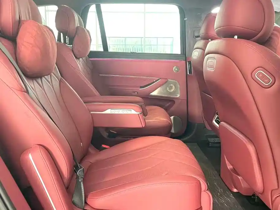 AITO ASK THE WORLD M8