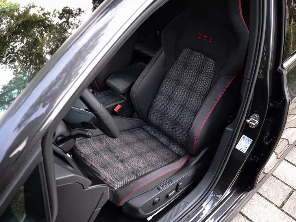 Volkswagen Golf GTI — миниатюра 11