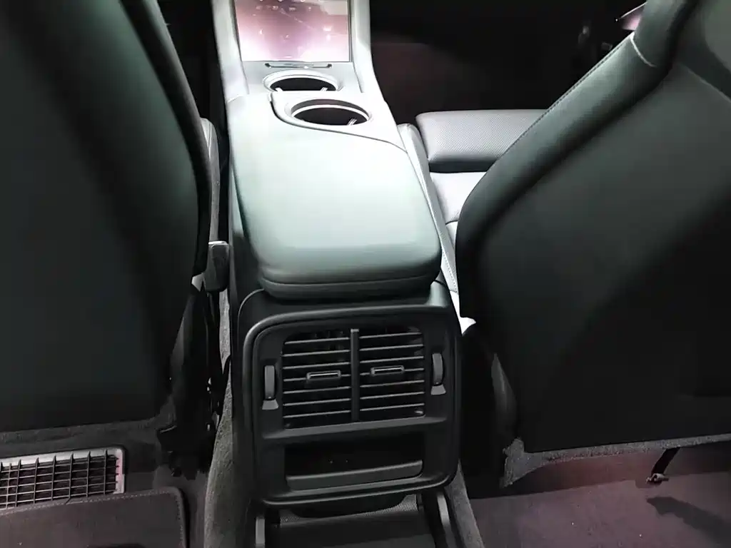 Porsche Taycan — миниатюра 10