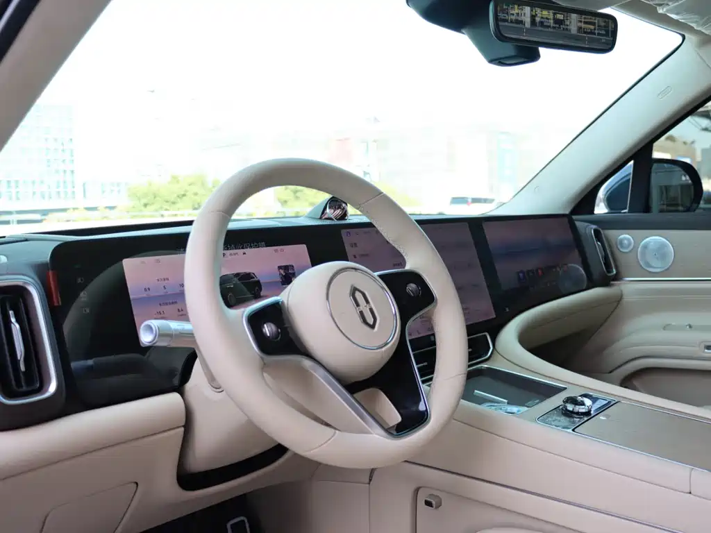 AITO ASK THE WORLD M9