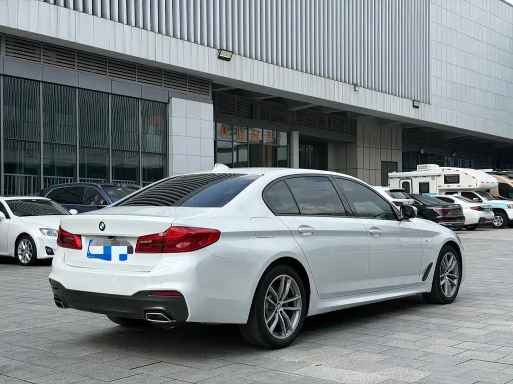 BMW 5 Series — миниатюра 6