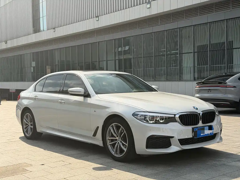BMW 5 Series — миниатюра 8