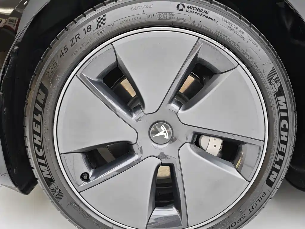 Tesla Model 3 — миниатюра 20