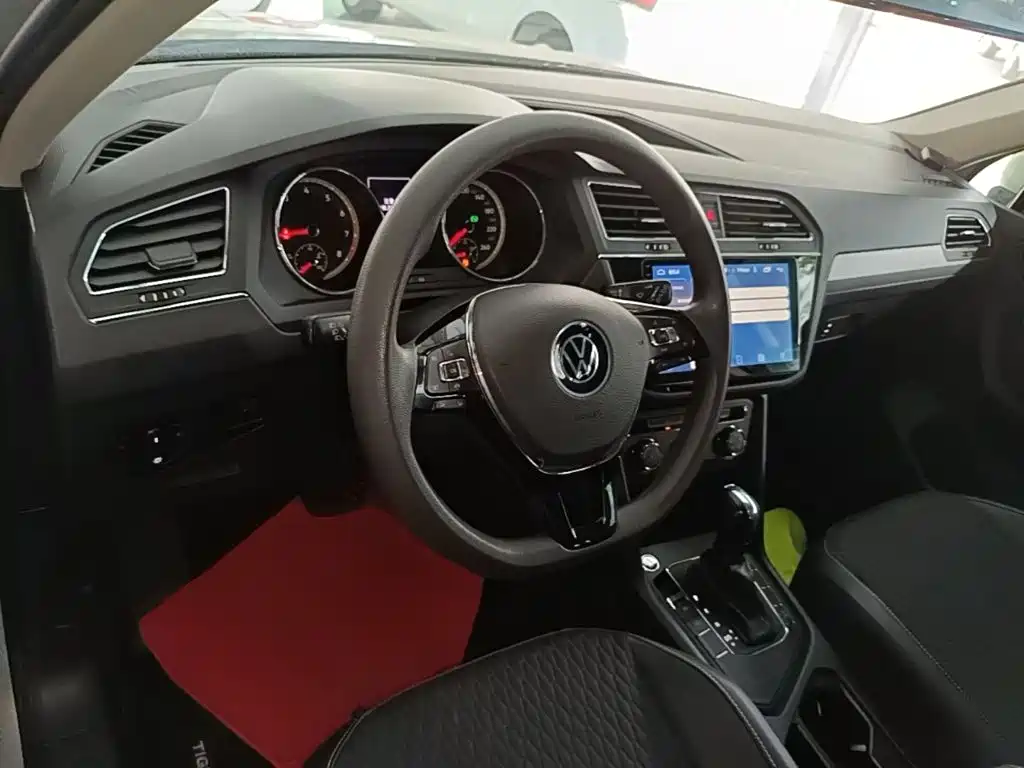 Volkswagen Tiguan L — миниатюра 10