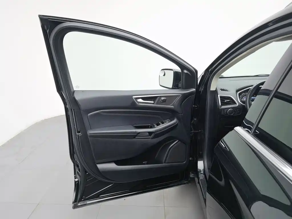 Ford Edge — миниатюра 8