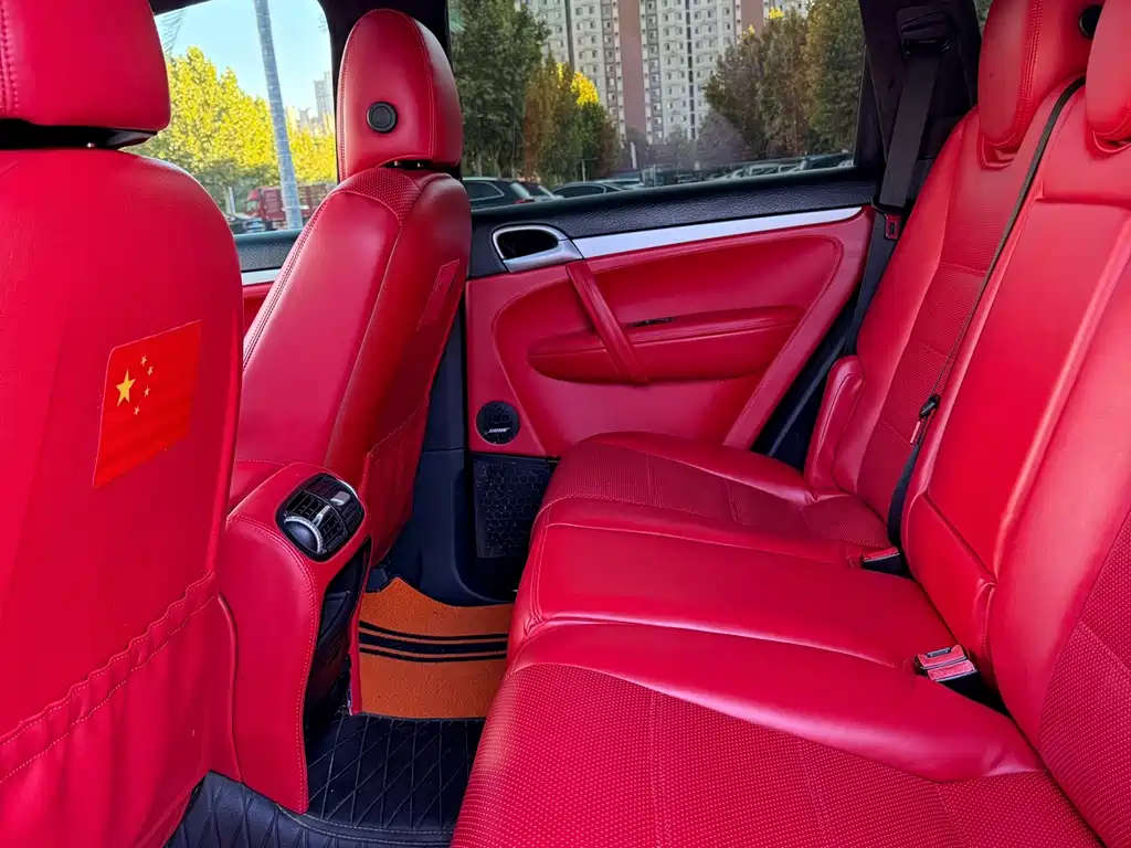 Porsche Cayenne — миниатюра 9