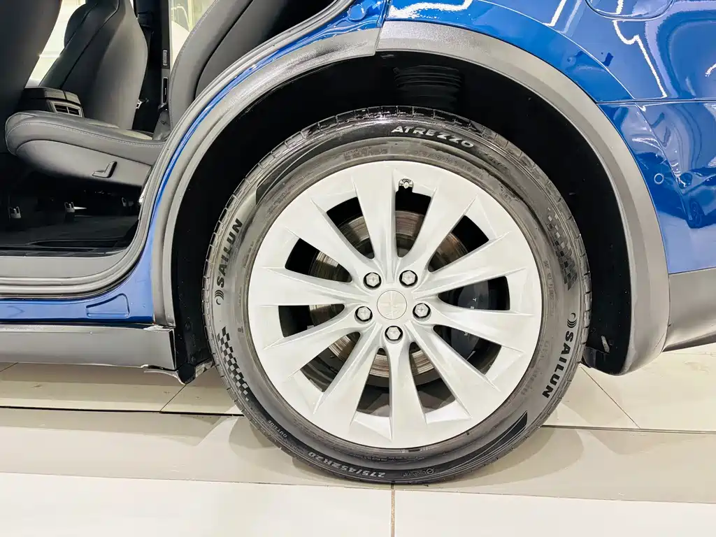 Tesla Model X — миниатюра 18