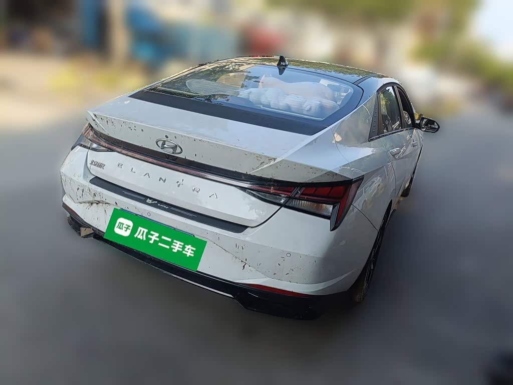 Hyundai Elantra 1.5 л 2022 г. Белый, пробег 14000 км