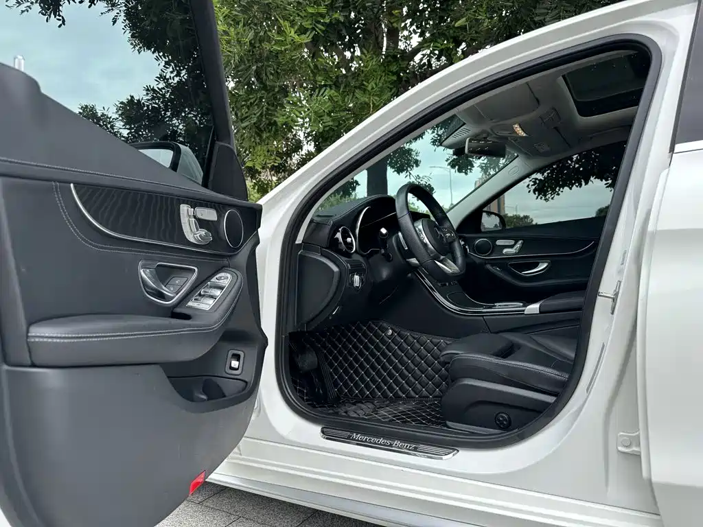 Mercedes-Benz C-Class — миниатюра 13