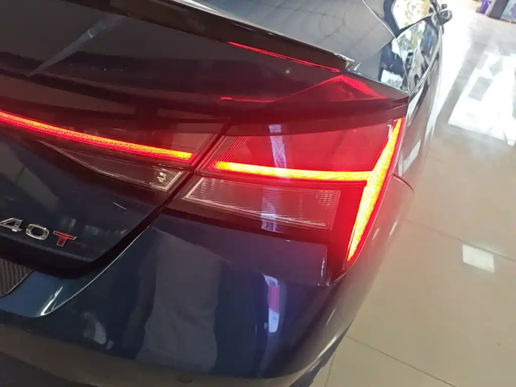 Hyundai Elantra — миниатюра 8