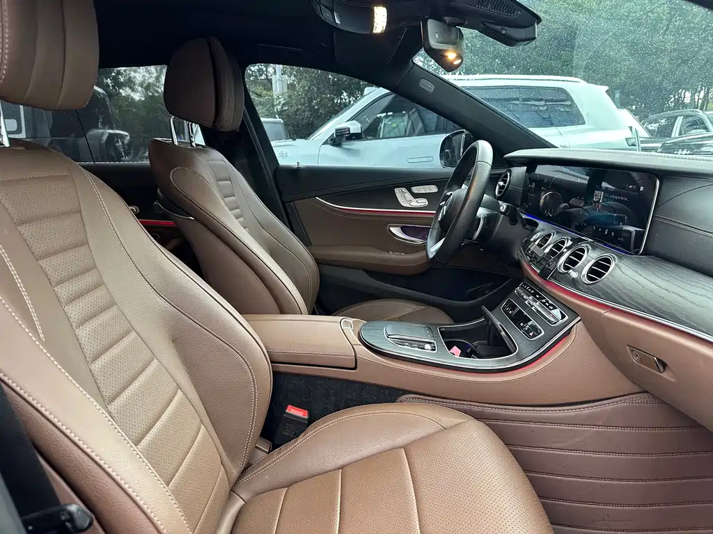 Mercedes-Benz E-Class — миниатюра 13