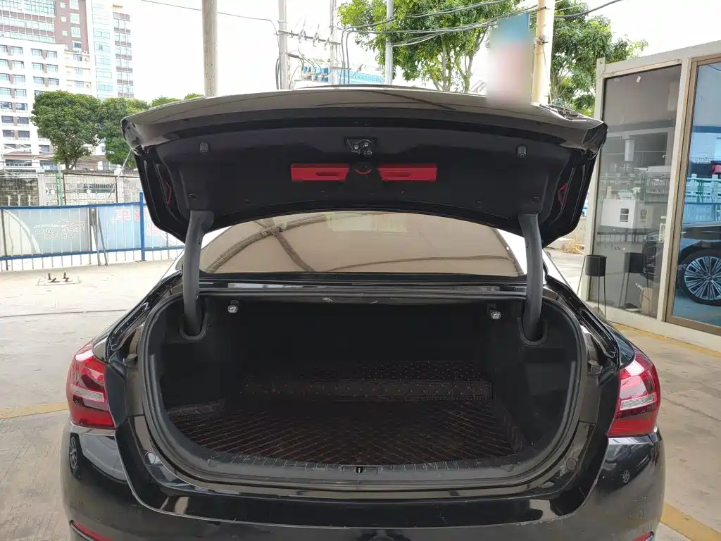 Hongqi Hongqi H5 — миниатюра 19