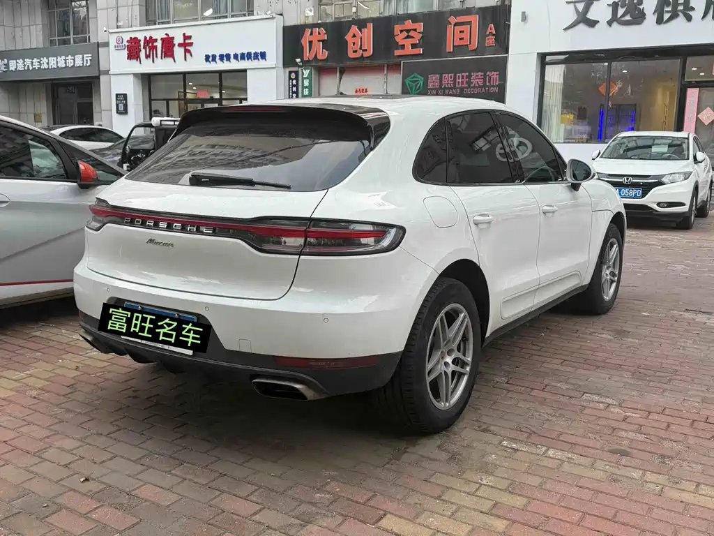 Porsche Macan — миниатюра 5
