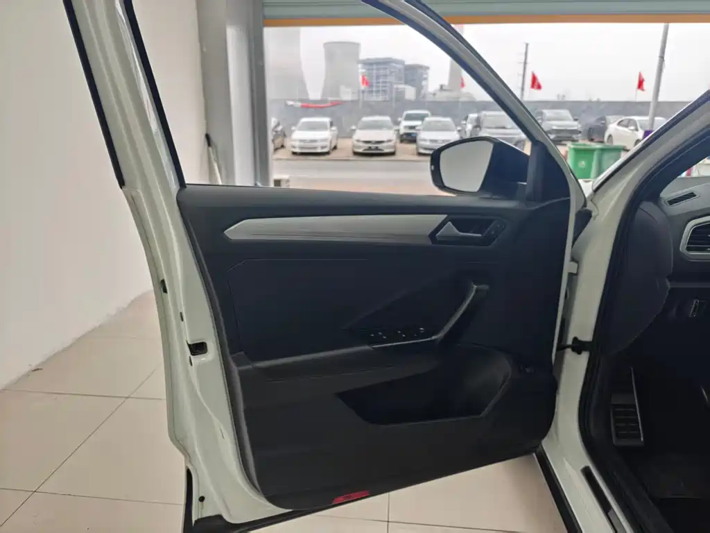 VOLKSWAGEN T ROC EXPLORING SONGS